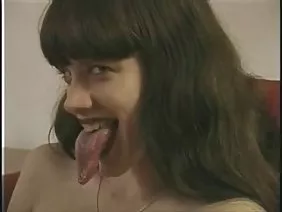 把她的朋友拖到床上 同性恋色情视频网上 乱伦
