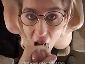 Sasha 处女 色情舔 Gray的無底喉嚨