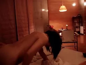 在他面前打扮下屬的女孩 色情舔 手淫